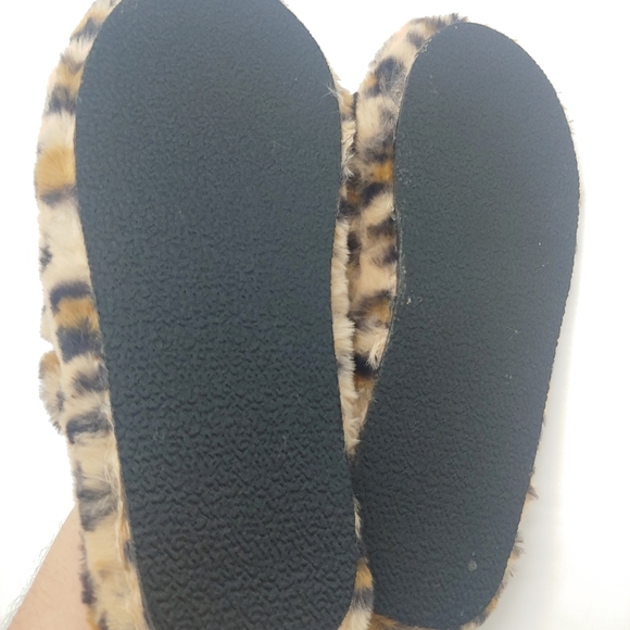 NEW Cheetah Animal Print Plush Faux Fur Slide Cozy Slippers Comfy Cute 5/6 - Picture 3 of 5